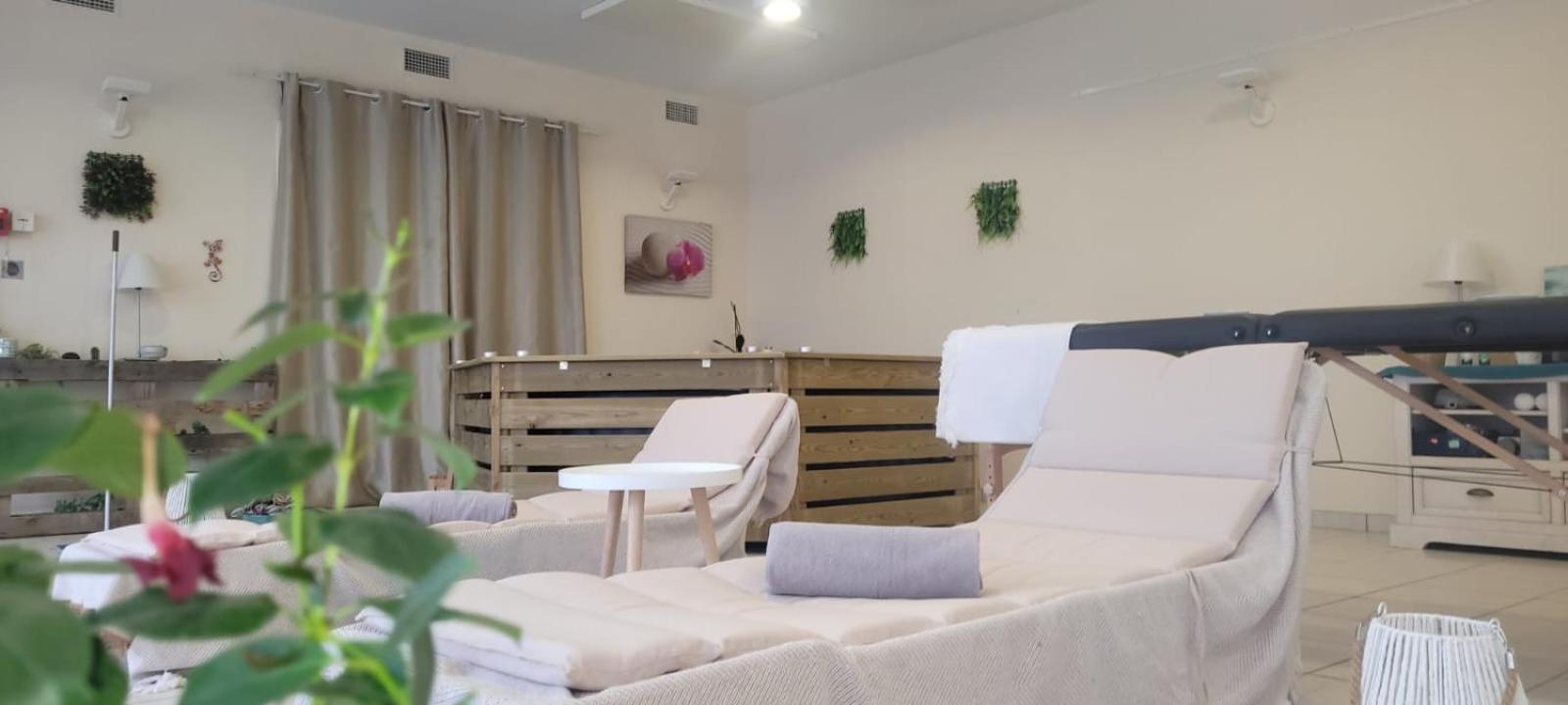 Chateau D'Arance Hotel Restaurant Espace Bien-Etre Cette-Eygun Екстериор снимка
